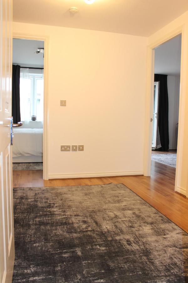 Lovely 2-Bedroom, 1 Bathroom Home, Sleeps 4 Лондон Экстерьер фото